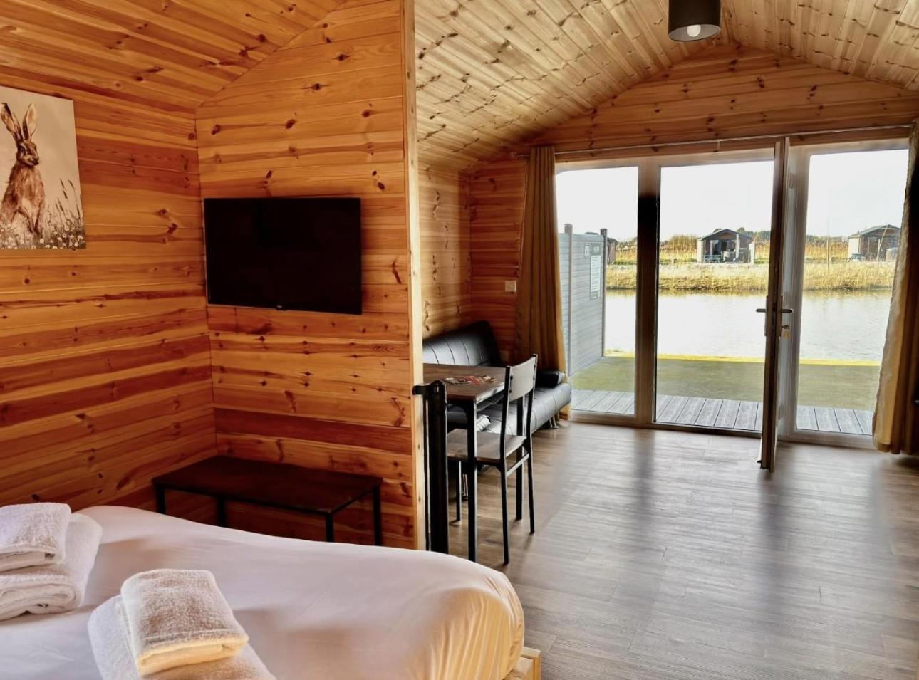 Lakeside Fishing Retreats Boston Room photo